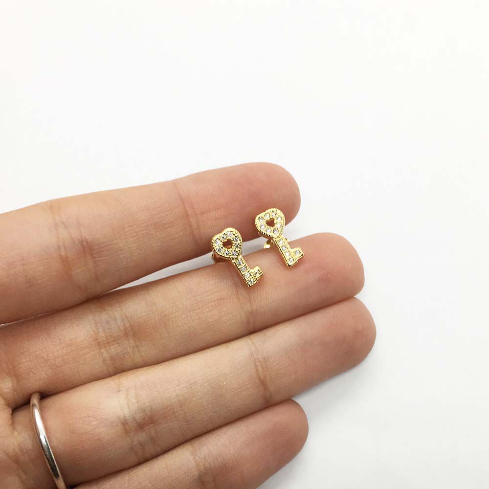 Brinco Chave de Coração Cravejado com Cristais